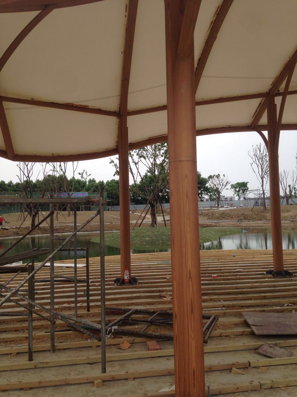 柳州湿地公园凉亭仿木纹项目